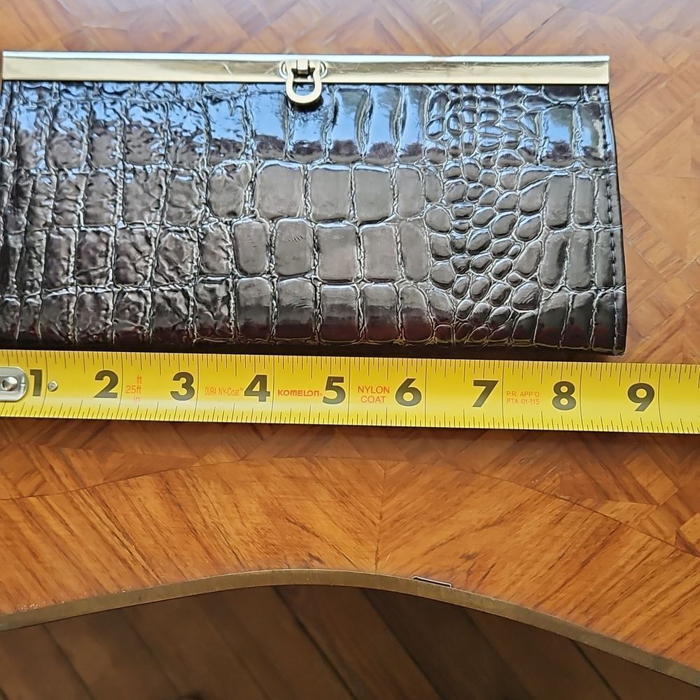 Crocodile-Embossed Wallet - Picture 4 of 5